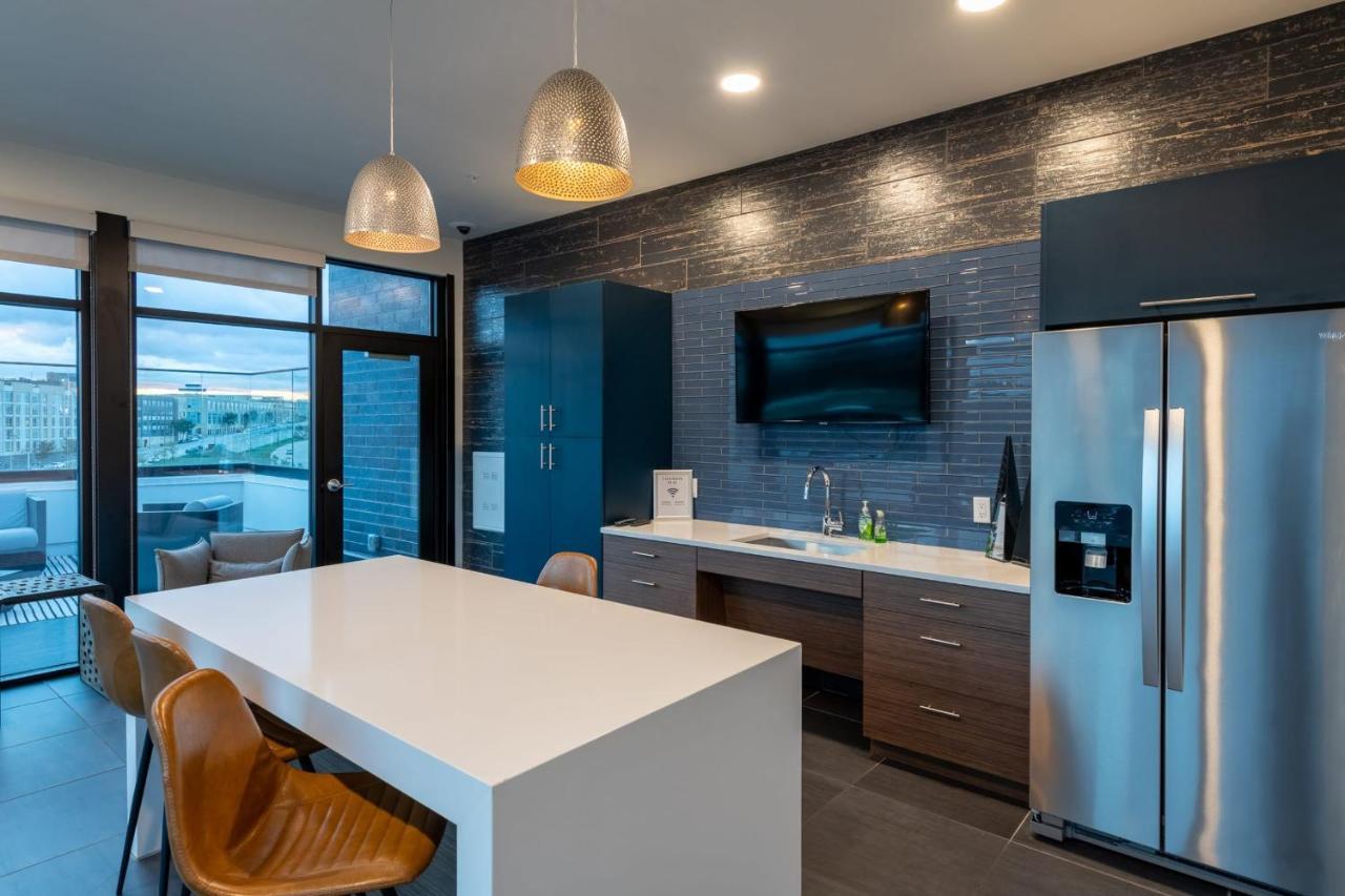 Flexhome Skywalk To Fiserv U4 With Rooftop, Gym, And Parking 밀워키 외부 사진
